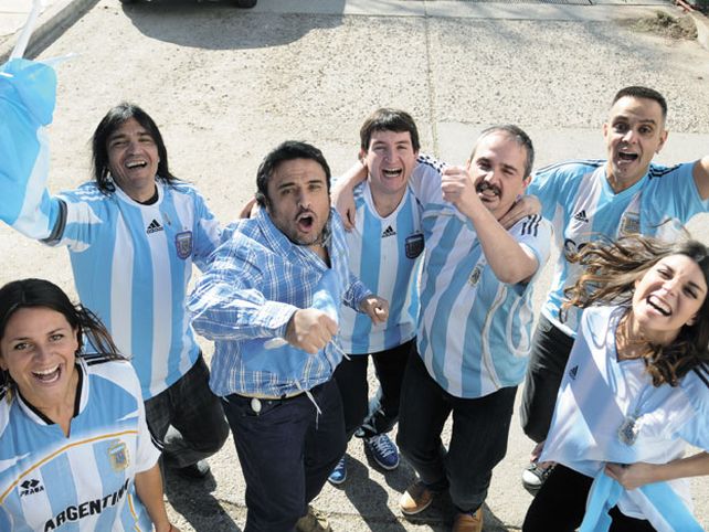 Artistas y periodistas mendocinos hinchan por la Selección
