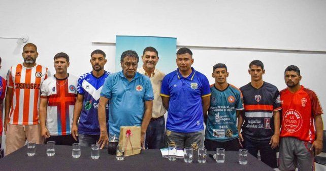 Los clubes que participarán de la Copa Ciudad de Recreo junto a Sergio Espíndola.