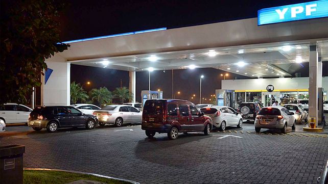 Por las balaceras, las estaciones de servicios estarán cerradas de 22 a 6 este fin de semana