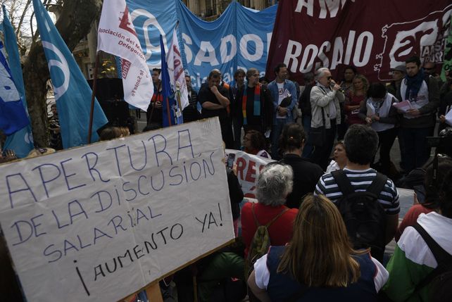 En pie de guerra. Los docentes vienen solicitando aumentos salariales.