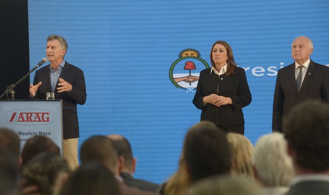 El presidente Mauricio Macri compartió el escenario con la intendenta Mónica Fein y el gobernador Miguel Lifschitz.&nbsp;