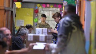 Los ciudadanos de Misiones votan para renovar la mitad de la Legislatura. La elección está marcada por el uso del voto electrónico y la controversial Ley de Lemas