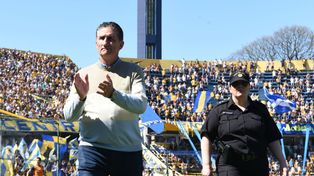 El Patón y su gente. El entrenador admitió que hasta ahora no pudo darle identidad al conjunto canalla.