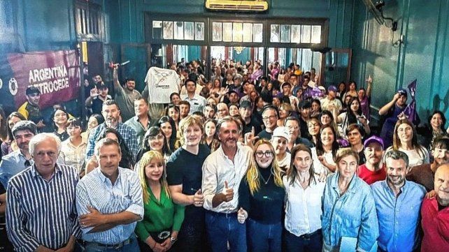 ¿La Libertad Avanza en Entre Ríos tuvo que agregar personas con IA porque no pudo llenar un salón?