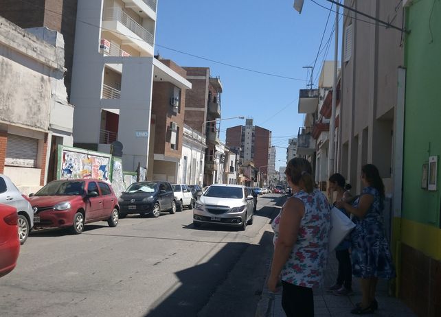 Esperando en la sombra. Foto UNO.&nbsp;