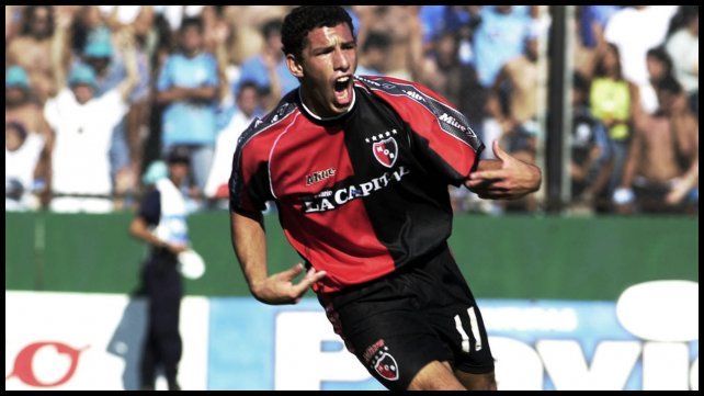 Maxi clavó un golazo luego de fallar un penal en Córdoba ante Belgrano. 03-03-2002