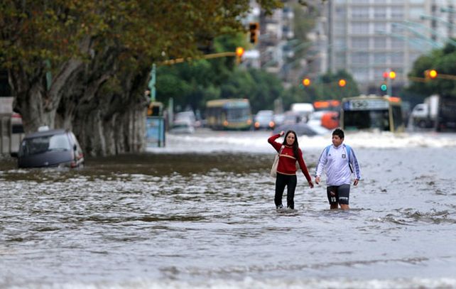 Las escenas de calles inundadas se repitieron en distintos puntos de la geografía porteña.