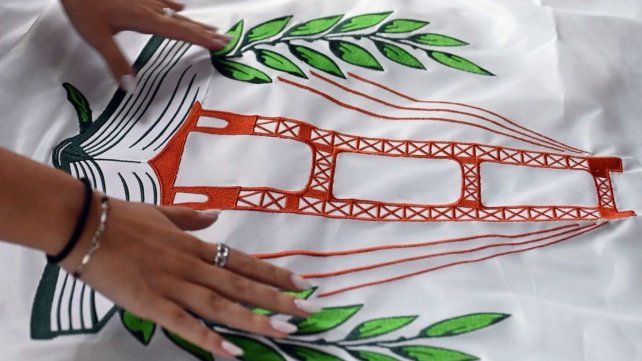 La bandera de la ciudad será izada por primera vez en el aniversario de la fundación de Santa Fe de la Vera Cruz&nbsp;