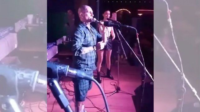 Emanuel Noir sorprendió y subió a cantar con una banda