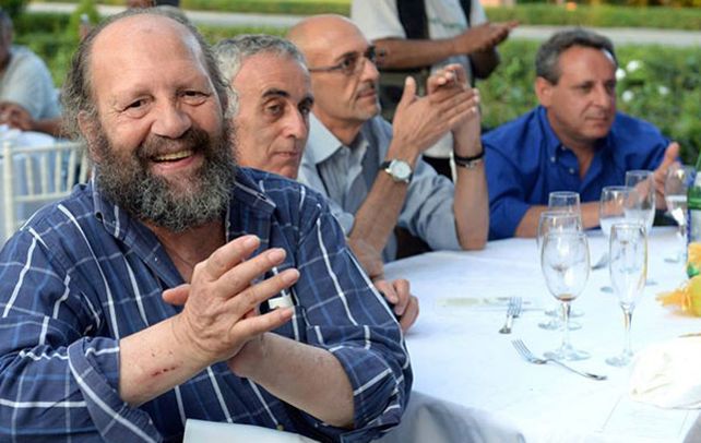 Alegría. En las mesas no faltaron postres y una copa de champagne.