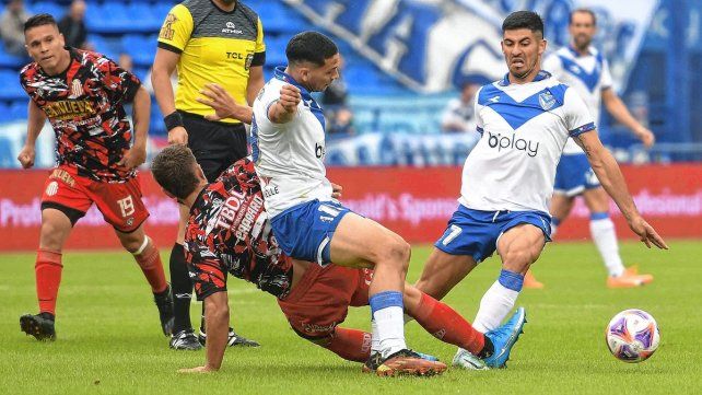 Vélez y Barracas Central igualaron sin goles en el Amalfitani.