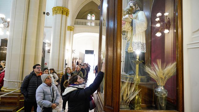 Fieles rosarinos celebran San Cayetano y renuevan su pedido de pan y trabajo