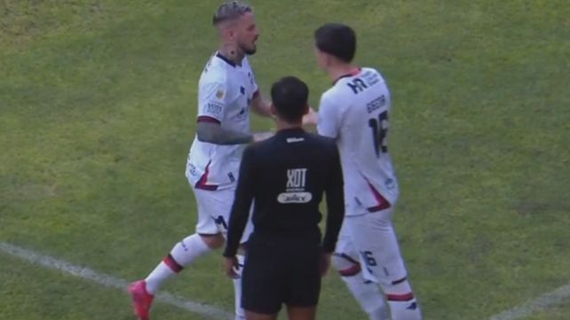 Darío Benedetto pidió el cambio y entra Thiago Gigena en Newells. El Pipa duró media hora ante Mazatlán.