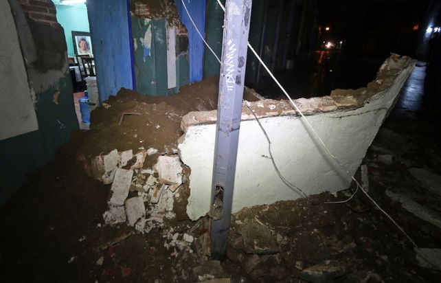 Confirman que son 32 los muertos por el fuerte terremoto que sacudió al sur de México