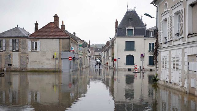 La crecida del Sena obligó al cierre del Louvre y pone en alerta a París