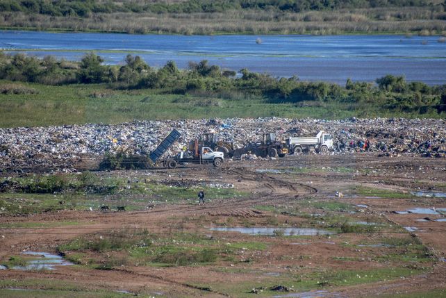 En calle Don Segundo Sombra al final, once familias viven con riesgo de caer al vacío