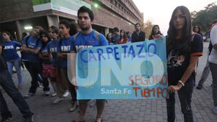 Los estudiantes exigieron que se les garantice poder viajar
