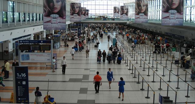 Ezeiza y Aeroparque comenzaron a normalizar sus vuelos pasadas las 16