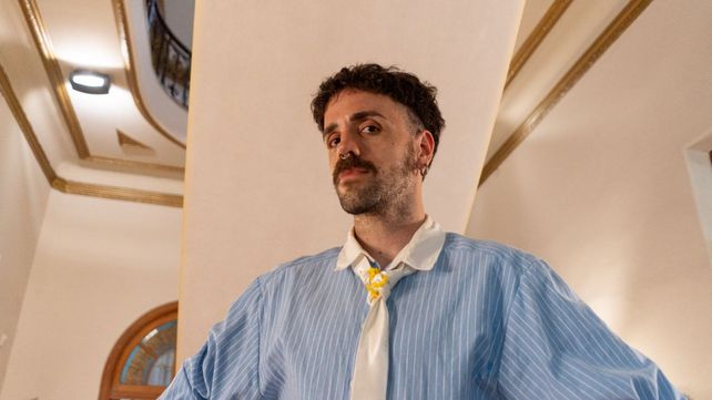 El artista Joaquines presenta este viernes 11 la intervención artística El poder de la impresión en el edificio del diario La Capital