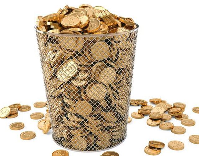 Las monedas de oro fueron a parar a la basura.