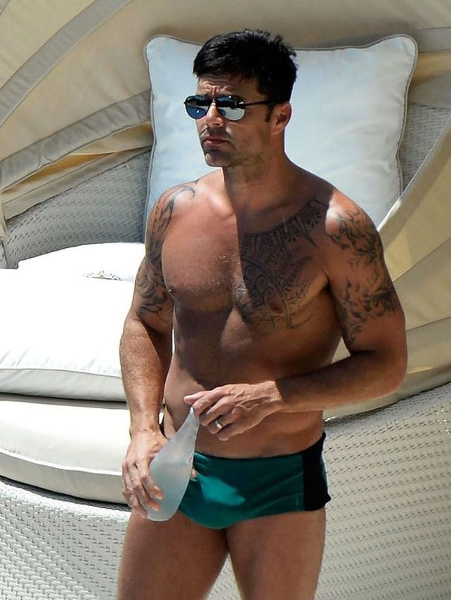 Ricky Martin mostró su lomazo con una sunga súper ajustada en Mallorca