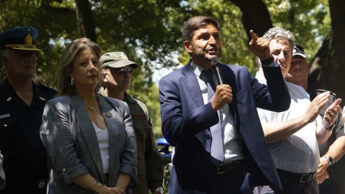 Pullaro entregó 100 camionetas, le agradeció a Milei y defendió el Plan Bandera: Rosario tiene otro rostro thumbnail