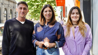 Clara García (en el centro) junto a los candidatos a convencionales constituyentes Paco Garibaldi y Lionella Cattalini, que forman parte de la lista que encabeza Maximiliano Pullaro.