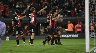 En vivo: Newells rompió el cero y le gana a Talleres con gol de Cóccaro, de penal