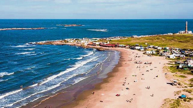 Cabo Polonio. Tranquilidad y belleza de la plaza seleccionada en el puesto 11.