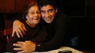 Falleci&oacute; Do&ntilde;a Tota, la madre de Diego Maradona