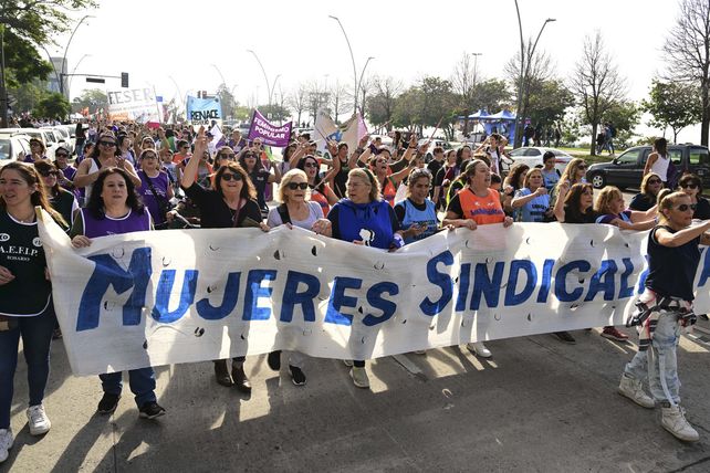 Las mujeres y disidencias inundaron las calles de la costa central para volver a gritar Ni una menos.