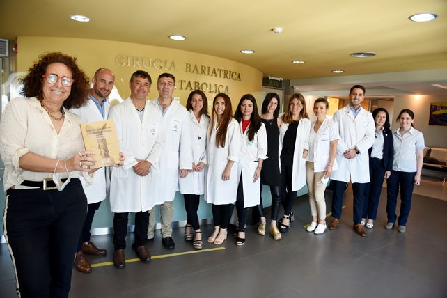 El equipo multidisciplinario de Tratamiento y Cirugía de la Obesidad del Sanatorio Británico. Publicaron un libro sobre las experiencias en pandemia. 