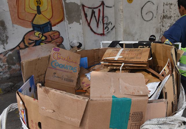 Cerca de 1.500 cartoneros en la ciudad de Santa Fe sienten el golpe de la crisis: el precio del cartón cayó 60% en un año