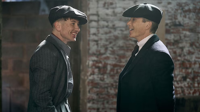 Barry Keoghan y Cillian Murphy en el set de filmación de la película