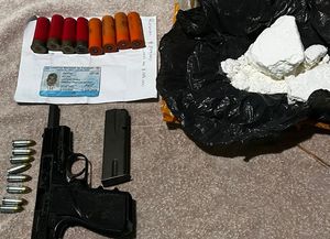 Detenidos con drogas y armas tras ser mencionados en una nota amenazante hallada en una escuela