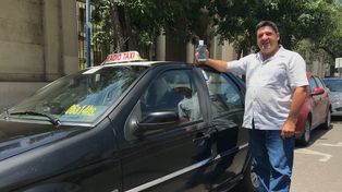 Enrique, el primer taxista de la ciudad que ofrece que le paguen con tarjeta