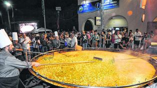 Apertura del verano con una gran paella en Piriápolis