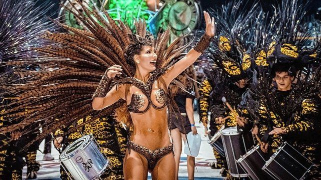 El carnaval de Gualeguaychú comienza este sábado 7 de enero y culmina el 25 de febrero. Participan cinco comparsas con 250 integrantes cada una.&nbsp;