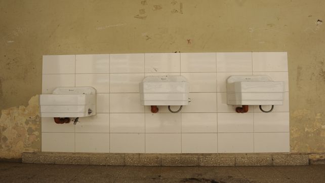 Escasos. Apenas el 10 por ciento de las escuelas de todo el país cuenta con bebederos de agua gratuita.&nbsp;