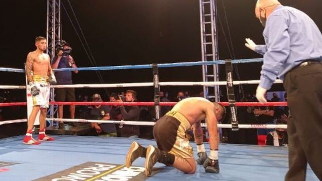 Pata López acusó una derecha al hígado de Ponce y no pudo continuar en el combate.