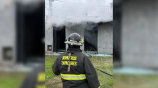 Voraz incendio en zona oeste: pérdidas de electrodomésticos, muebles y elementos de trabajo
