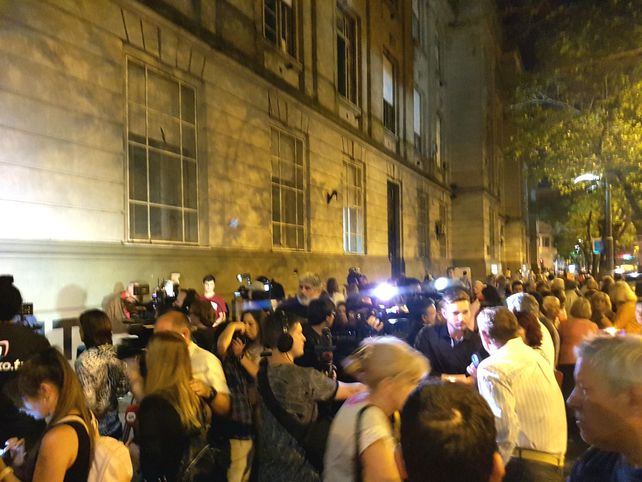 Memoria. Cientos de rosarinos se manifestaron para recordar a las víctimas de la tragedia.&nbsp;
