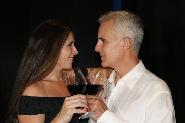 Una dupla efectiva. Andrea López Mediza y Mariano Raimondi encarnan a la pareja protagónica.
