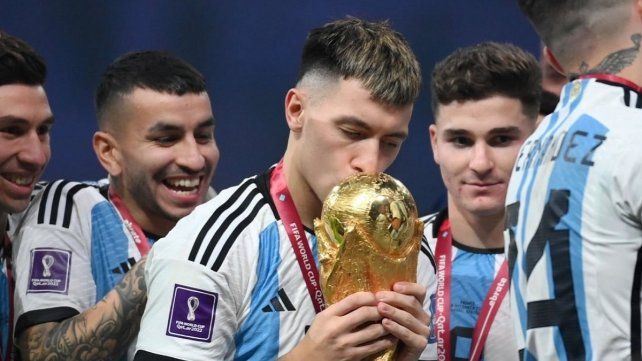 Lisandro Martínez y el futuro de Lionel Messi.