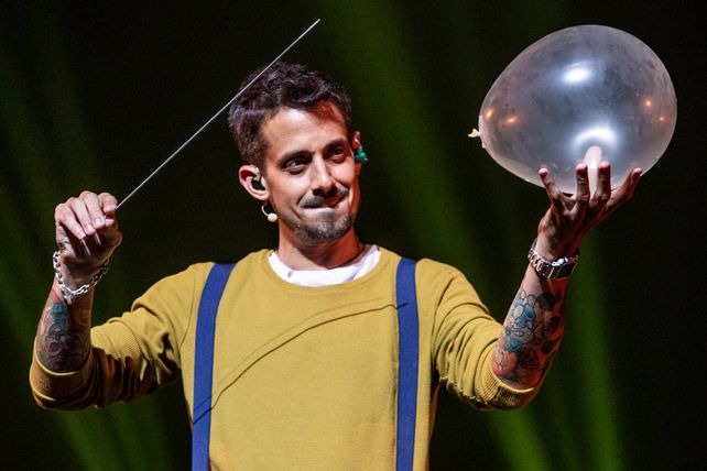 “Es un mega espectáculo de comedia” definió el artista a este show que involucra a 22 personas entre artistas y técnicos.
