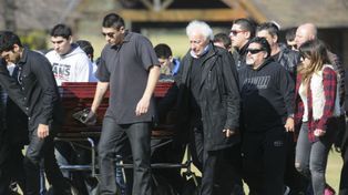 Inhumaron los restos de don Diego Maradona en un cementerio privado