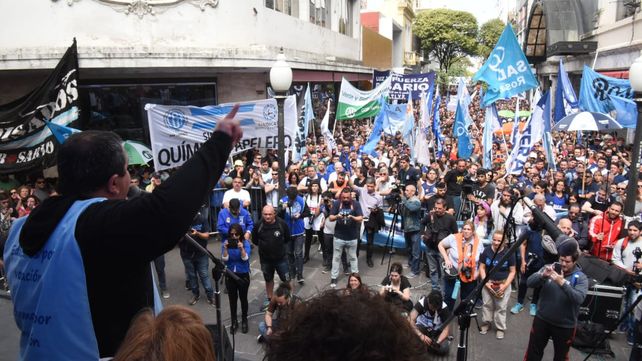 El cruce de las peatonales, punto central del contundente paro general en Rosario