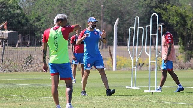 Unión: Azconzábal, obligado a meter mano más de la cuenta