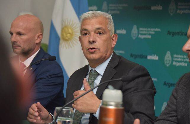 El ministro de Agricultura