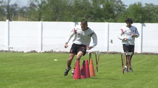 En Bella Vista. El Colo entrenando en el predio en 2003. Atrás, Sebastián Domínguez.